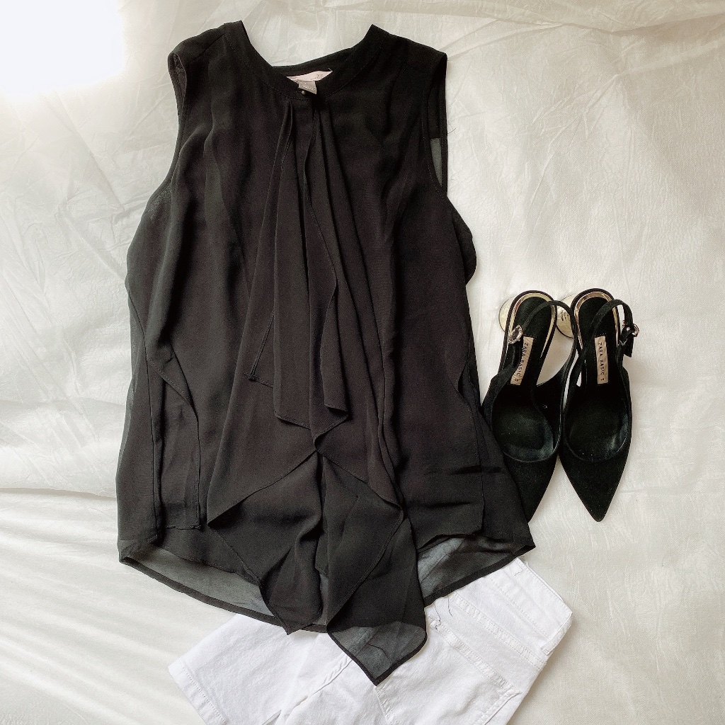 Forever21 Black Sleeveless Button Down Top